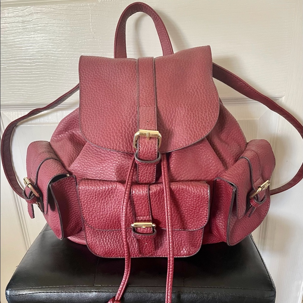 JustFab Women’s faux leather backpack, barely used, in great